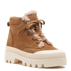Silent D Peato boots with shearling